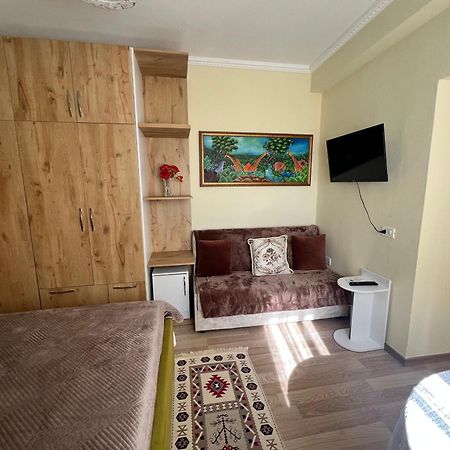 Appartamento Evis House Tirana Esterno foto