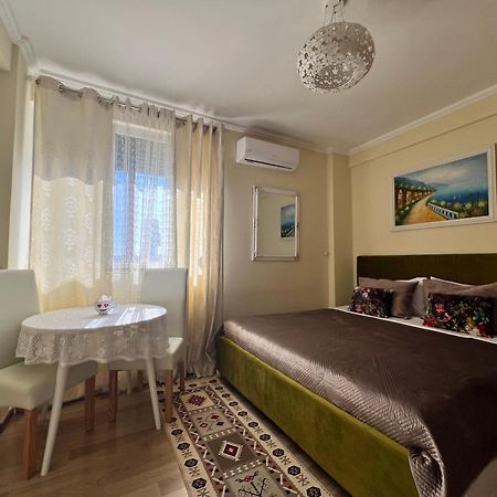 Appartamento Evis House Tirana Esterno foto