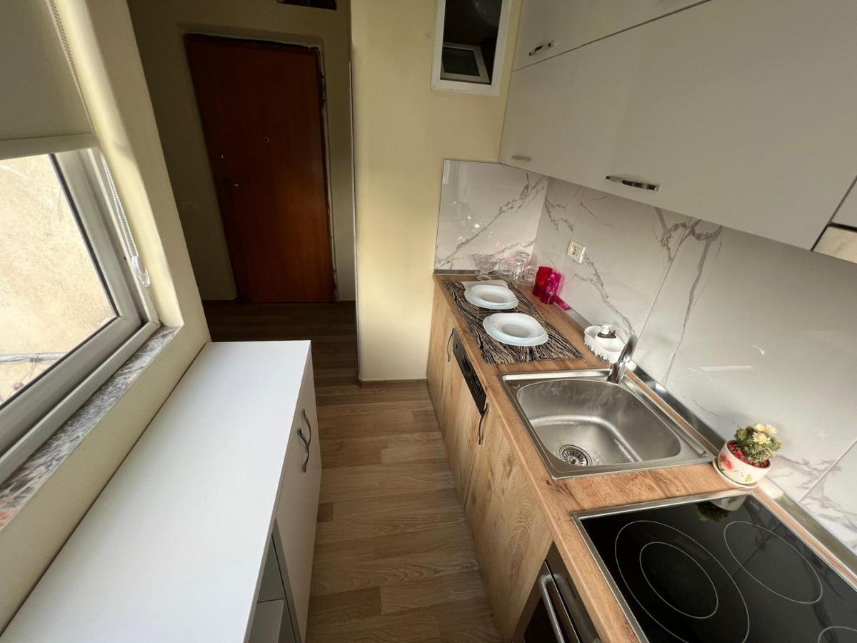 Appartamento Evis House Tirana Esterno foto
