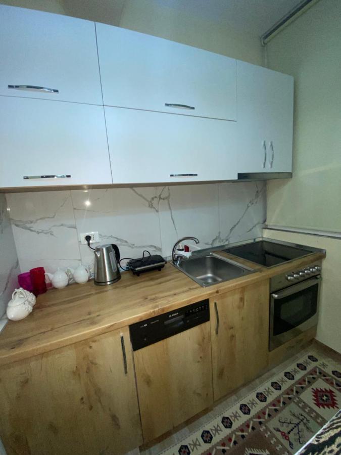 Appartamento Evis House Tirana Esterno foto