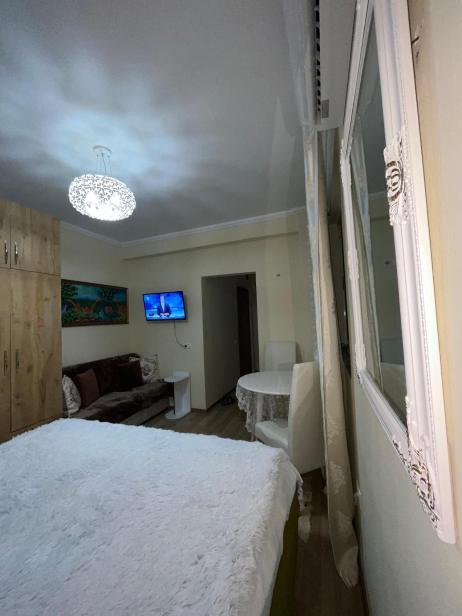 Appartamento Evis House Tirana Esterno foto