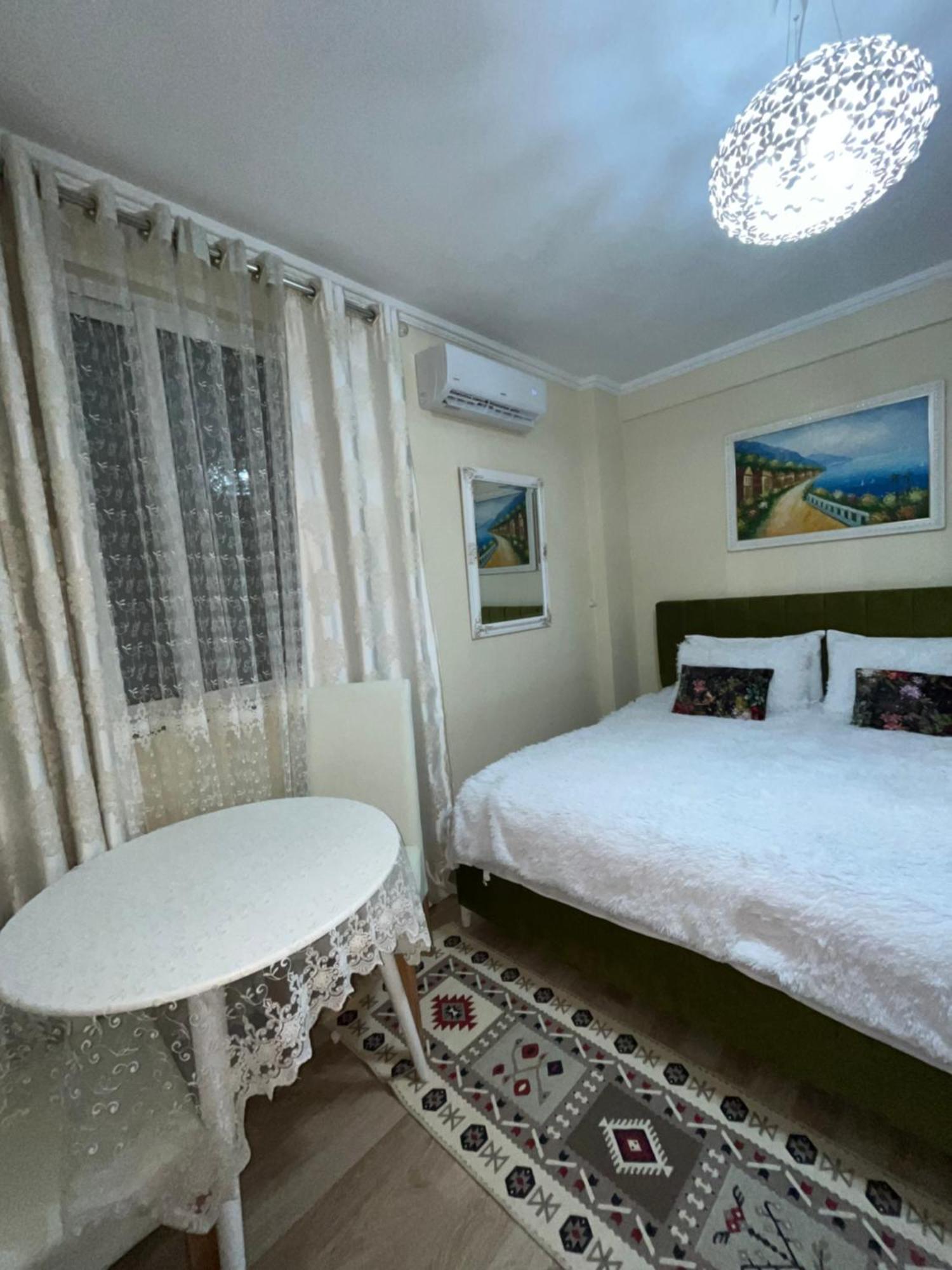 Appartamento Evis House Tirana Esterno foto